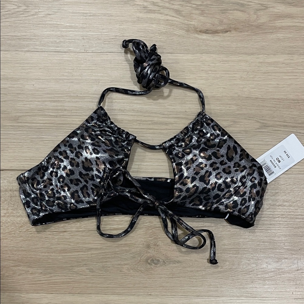 Chic Leopard Print Bikini Top